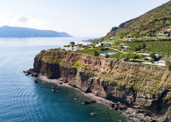 Nineteenth-Century Lighthouse Renovation by MAB Arquitectura